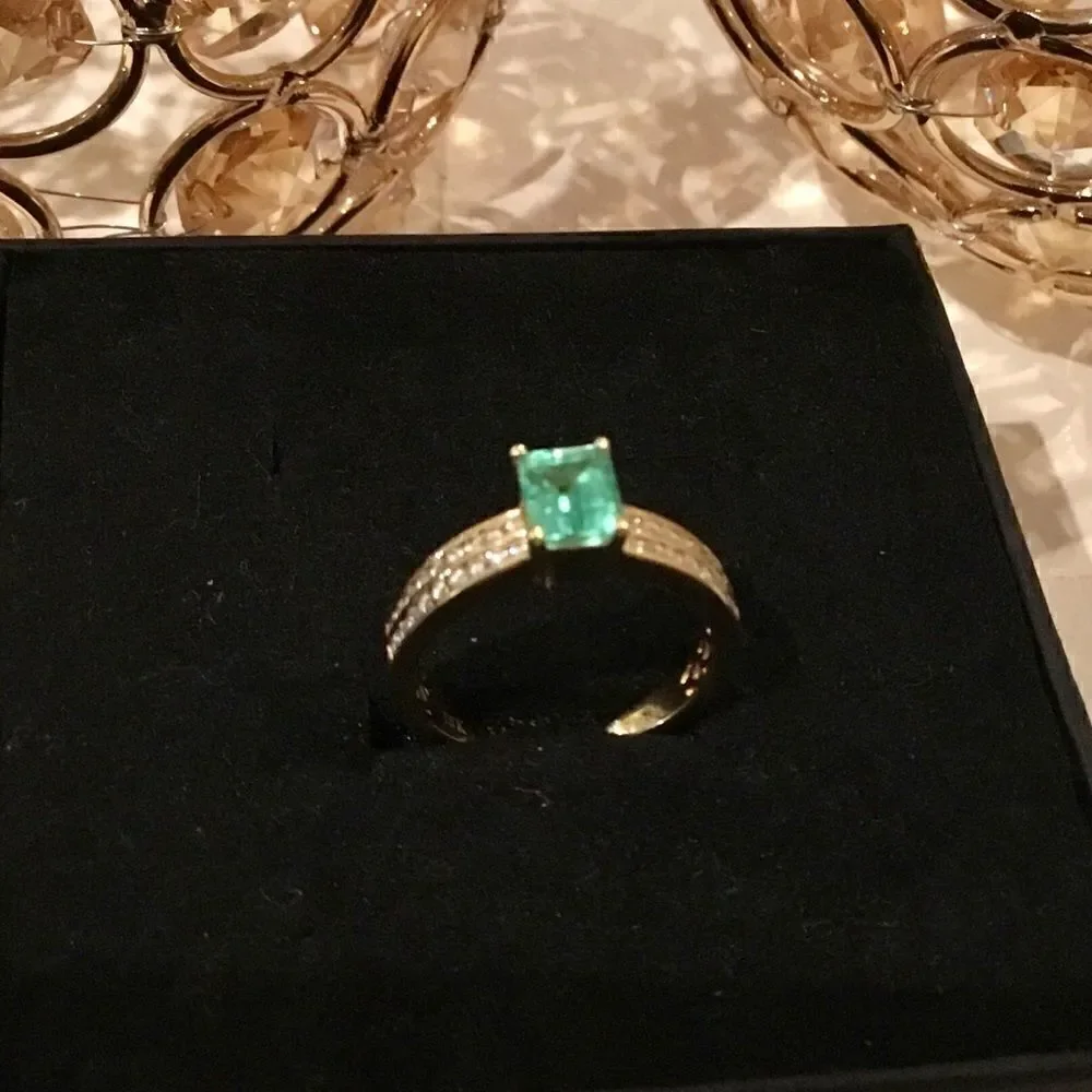 18K GOLD WITH COLOMBIAN EMERALD SIZE 7